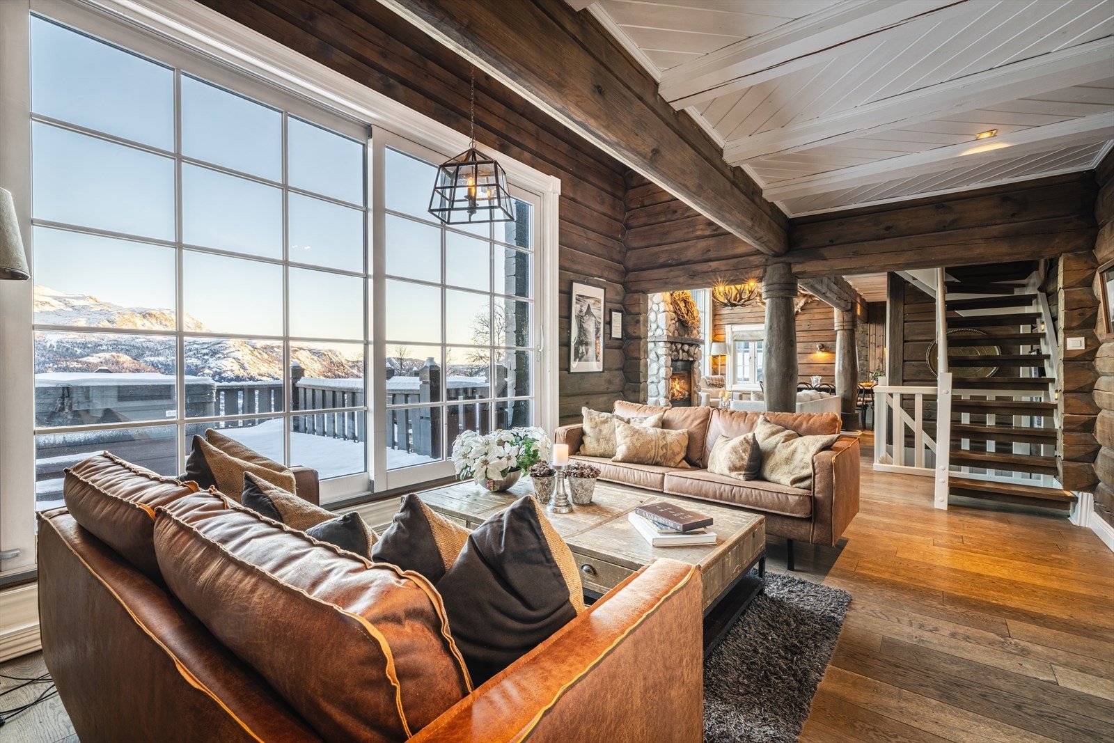 Med hyttas beliggenhet og 7 soverom er denne hytta også svært attraktiv i utleiemarkedet - perfekt for deg som ønsker muligheten til gode utleieinntekter! Galleribilde