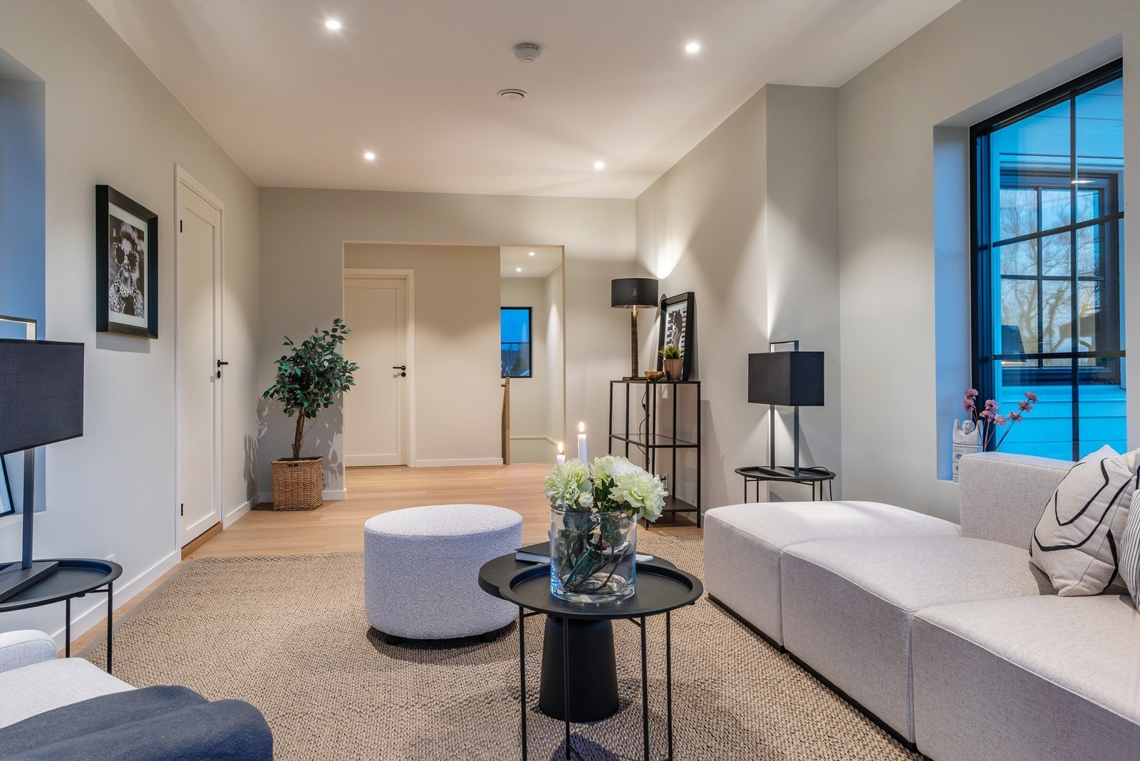 Etasjen oppleves som et sosialt og stemningsfullt oppholdsrom. Galleribilde