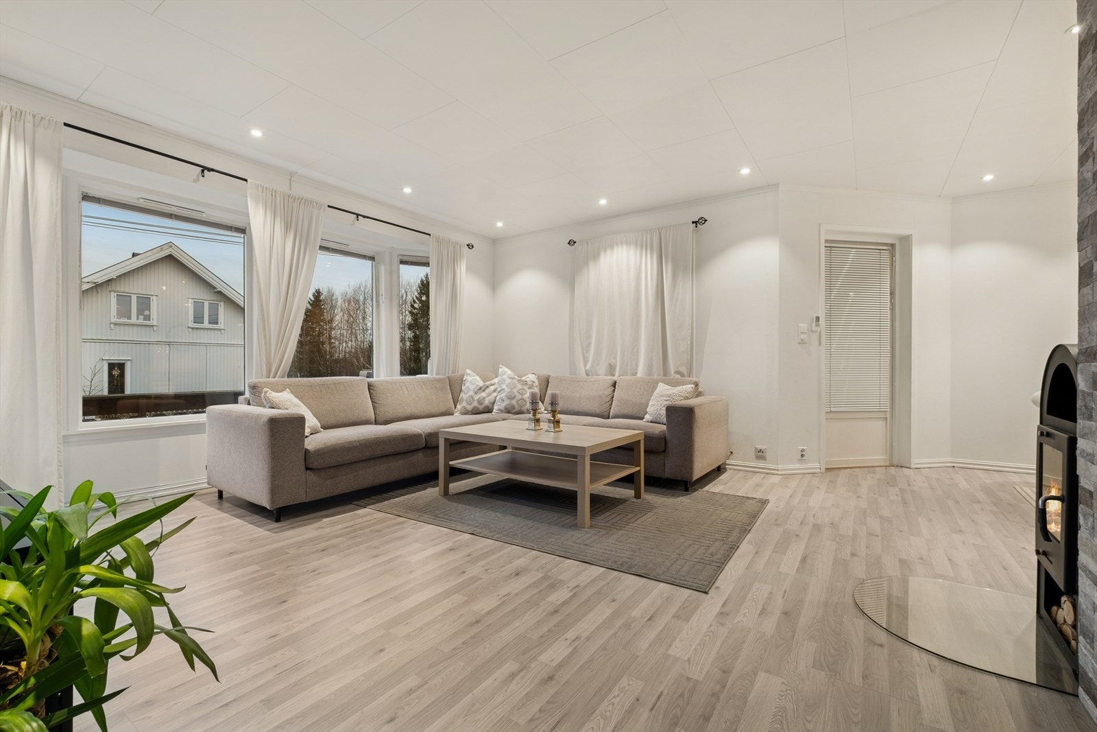 Fra stuen har du en direkte utgang mot boligens terrasse. Galleribilde