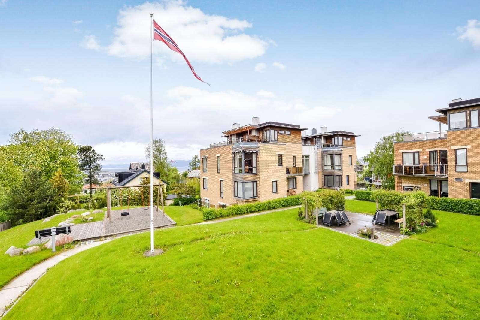 Flott, felles hage. Galleribilde