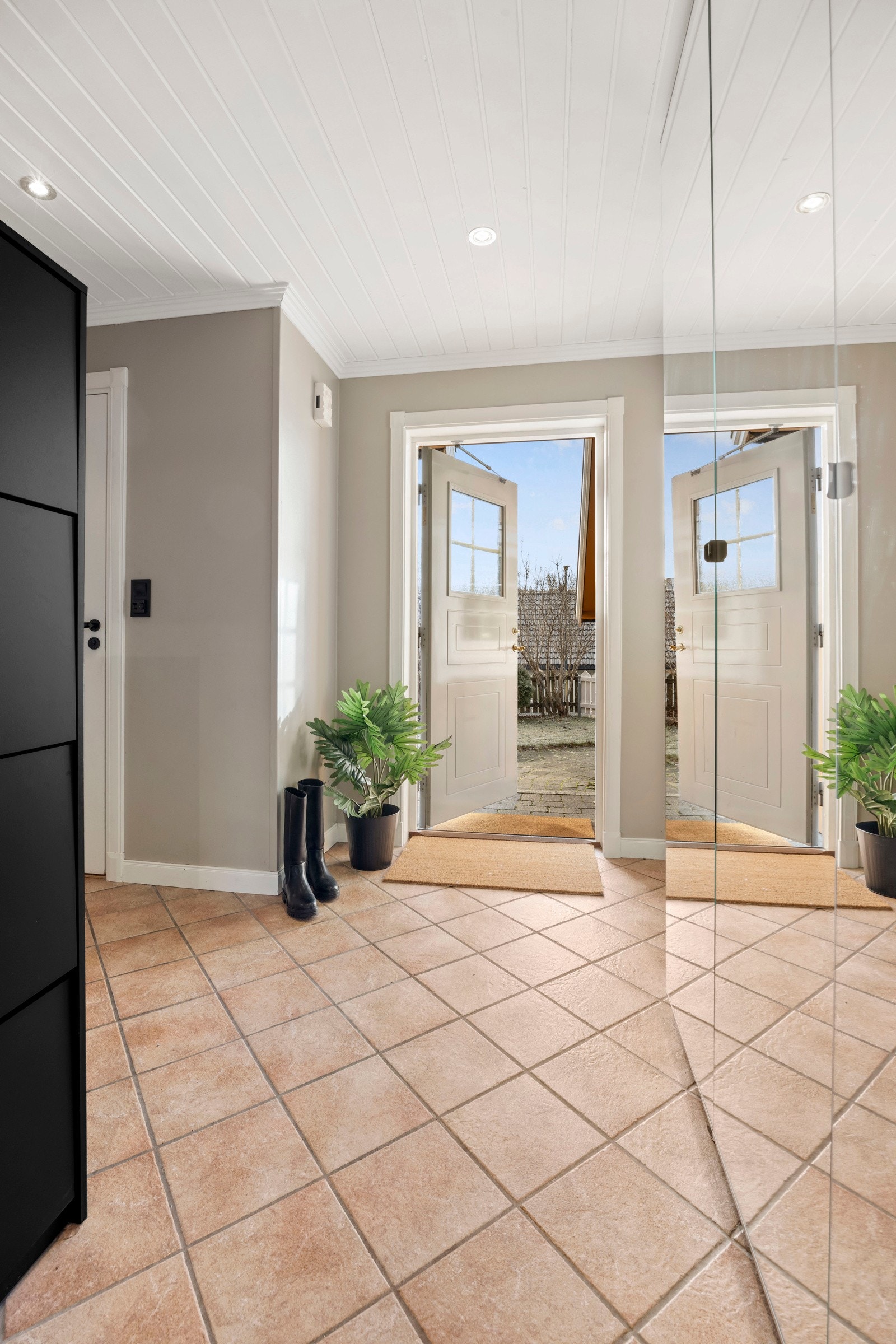 Entré/gang med garderobeløsning Galleribilde