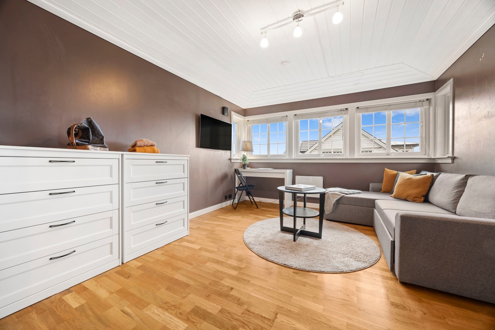 Praktisk loftstue eller lekestue for de yngste i familien. Her er det god plass til å innrede med ønsket møblement Galleribilde