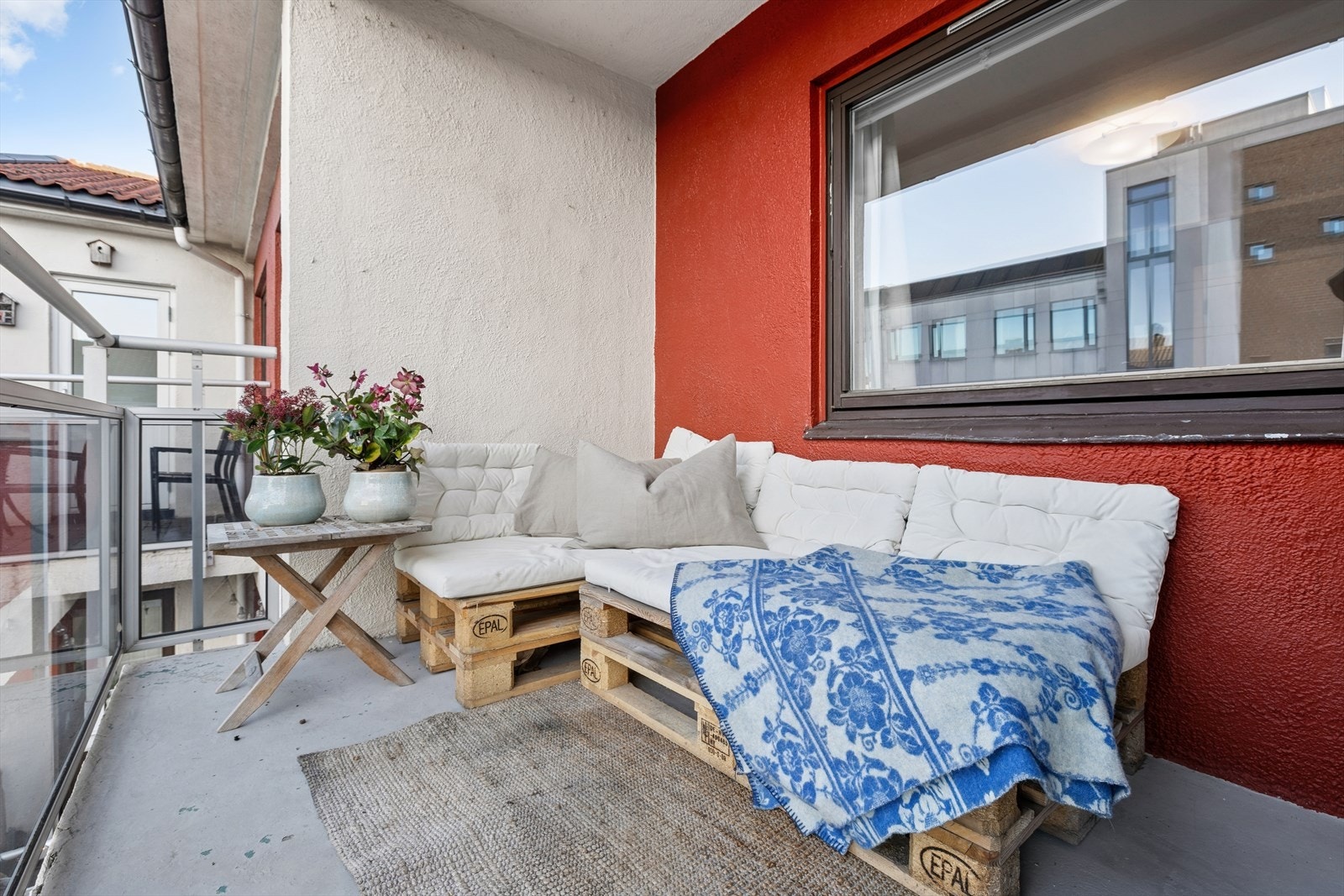 Her kan lange sommerdager nytes, med sol fra formiddag til kveld midt på sommeren. Galleribilde