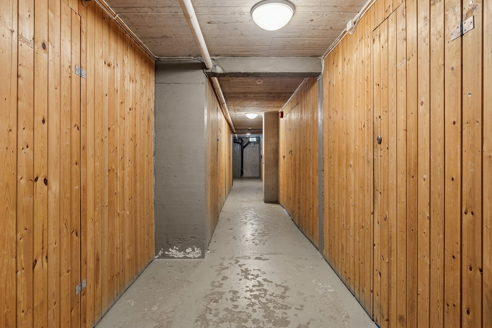 Det medfølger i tillegg en kjellerbod (7m2) og en loftsbod (4m2). Galleribilde