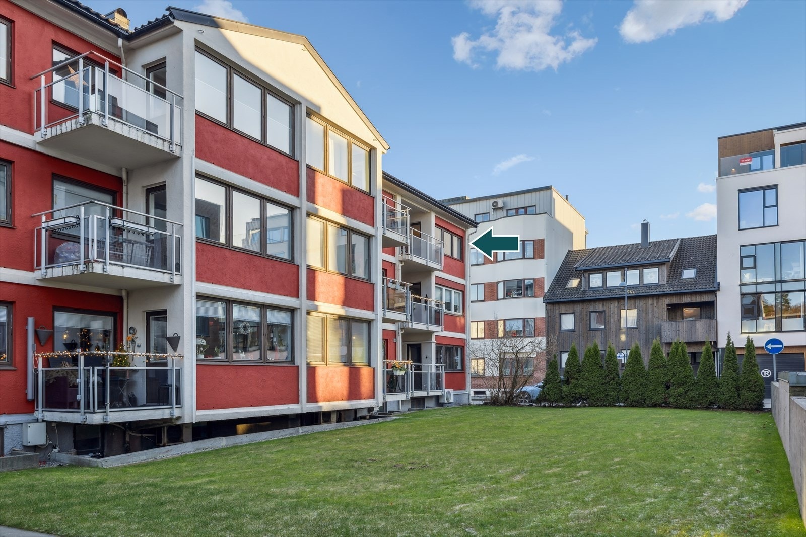 Sameiet har pent opparbeidet felles hage i bakgården. Galleribilde