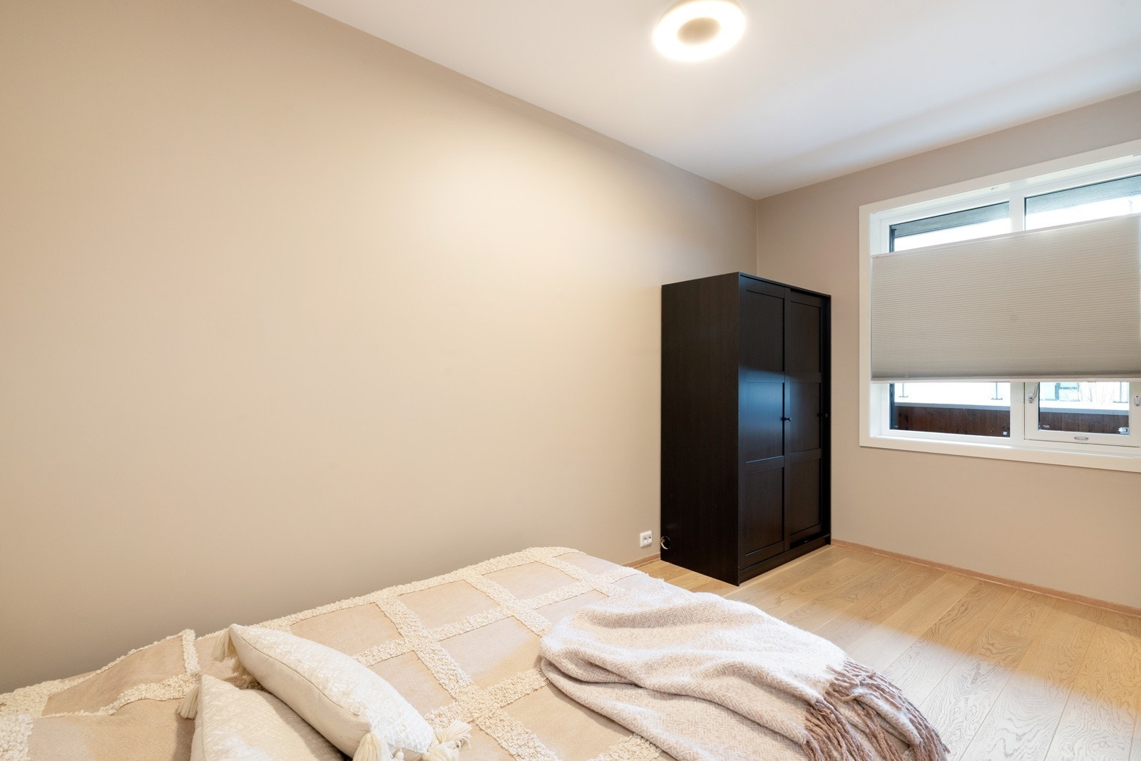 Soverom med garderobeskap Galleribilde