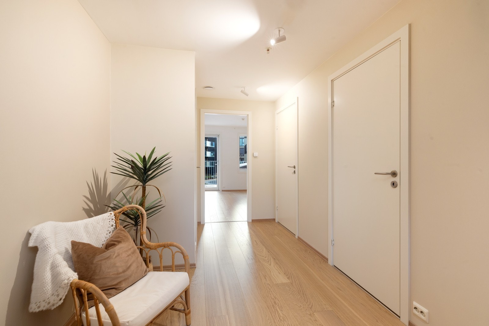 Romslig gang i delikate farger Galleribilde