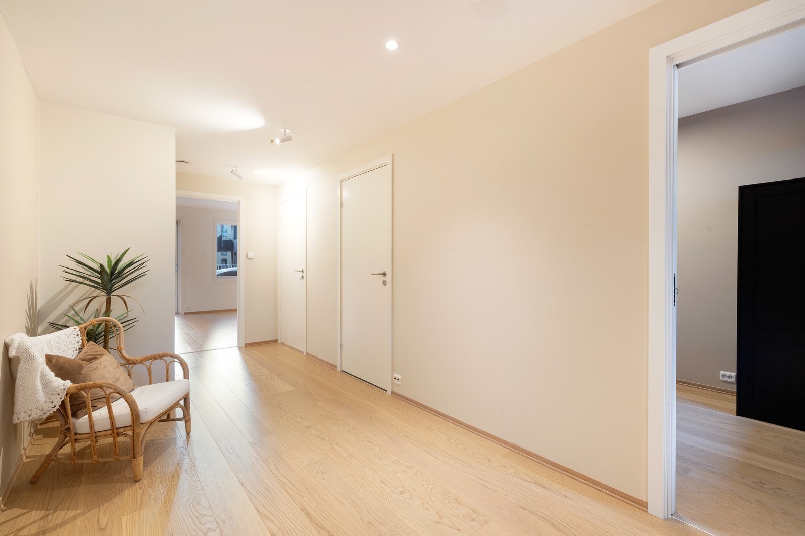 Balansert ventilasjonsanlegg med varmegjenvinning, samt vannbåren gulvvarme i bad/wc, stue, kjøkken og gang Galleribilde