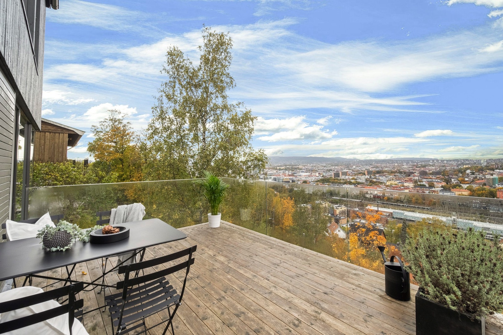 Brannfjellveien 4A presenteres av Mekleriet Oslo ved Carl Fredrik Sønsteby. Galleribilde