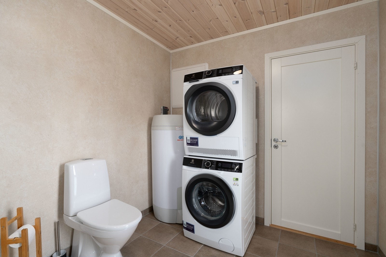 Bad nr 2 har opplegg for vaskemaskin og tørketrommer som begge medfølger Galleribilde