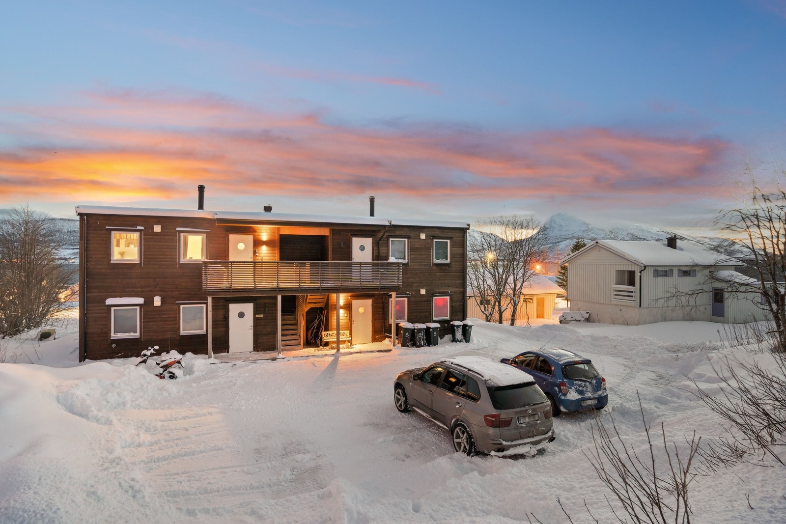 Parkering bakside (inngang) Galleribilde