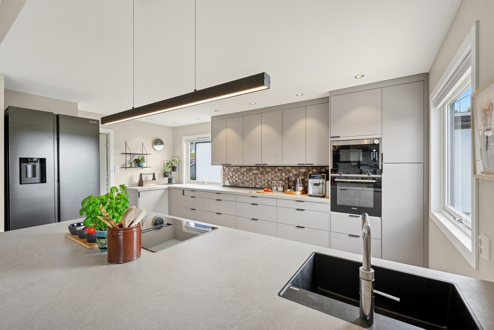 Stilfullt kjøkken i 1. etasje fra Epoq, oppgradert i 2023. Galleribilde