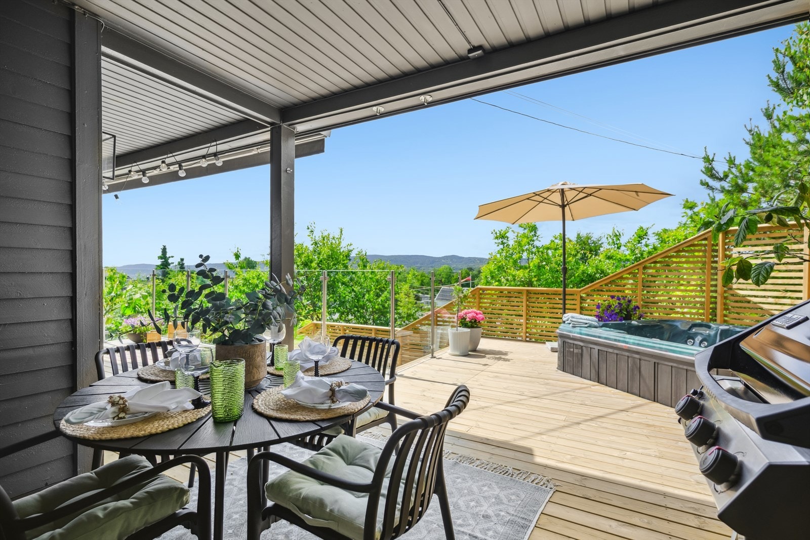 Sol, ro og utsyn - dette er stedet du vil nyte lange sommerkvelder Galleribilde