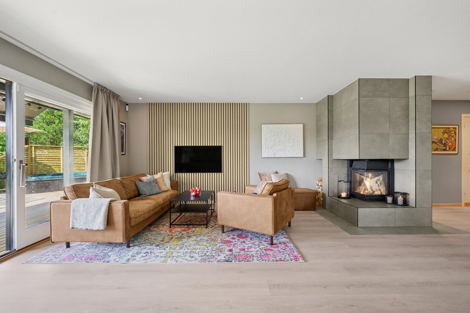 Oppgradert bolig med kvalitetslaminat og tilhørende lister fra Berry Alloc gir en moderne stil, med lekre detaljer og funksjonelle flater. Galleribilde