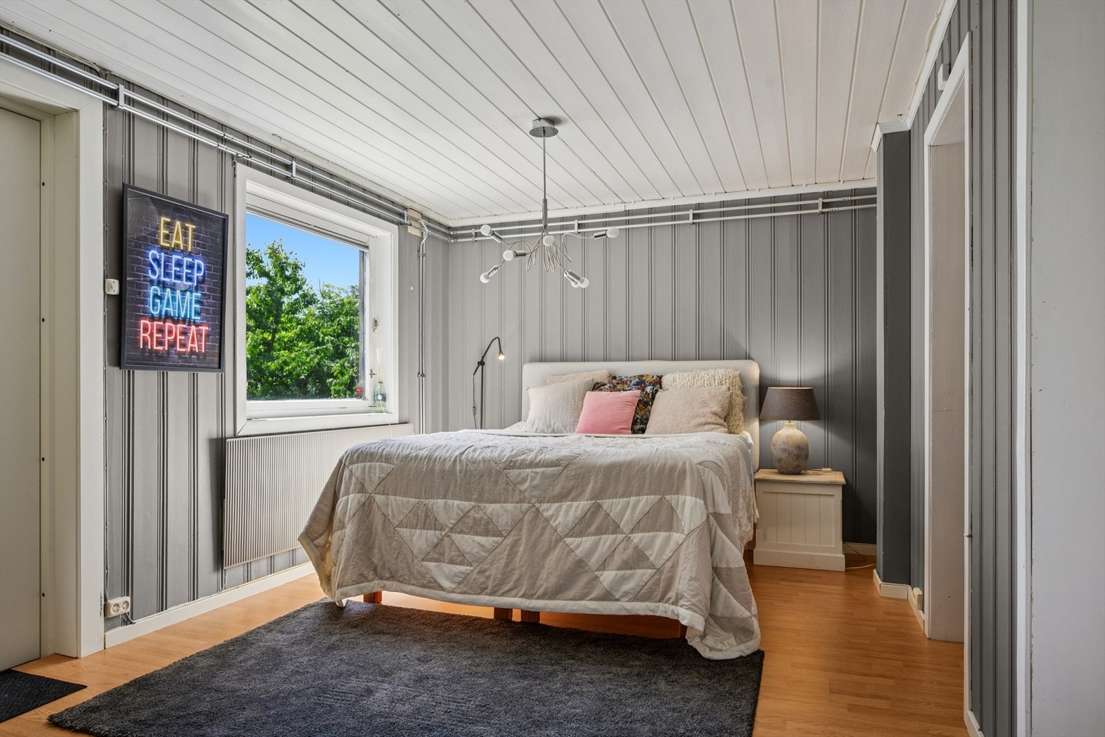 Kjellerstue i underetasje, her innredet som soverom 7 Galleribilde