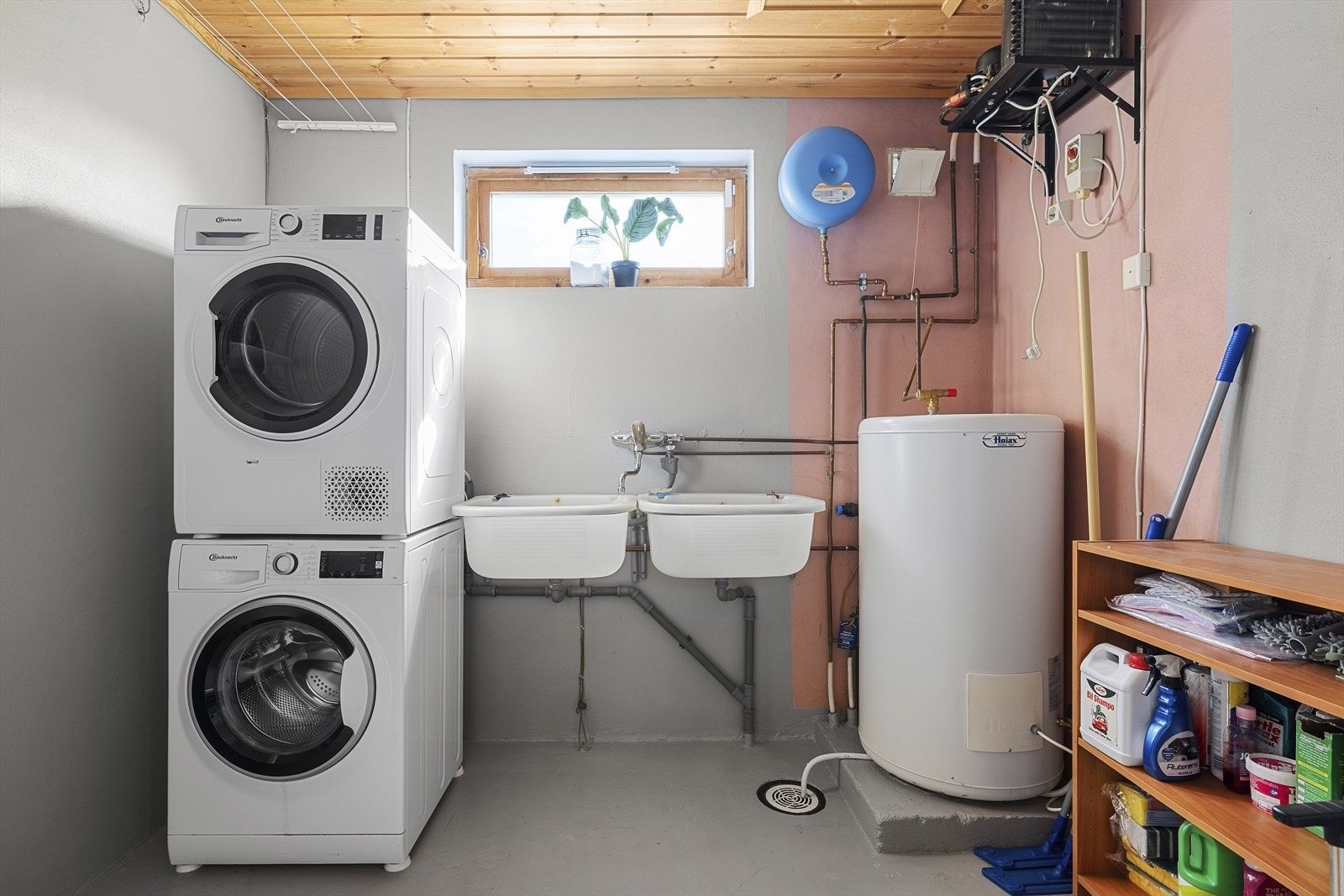 Vaskerom Galleribilde