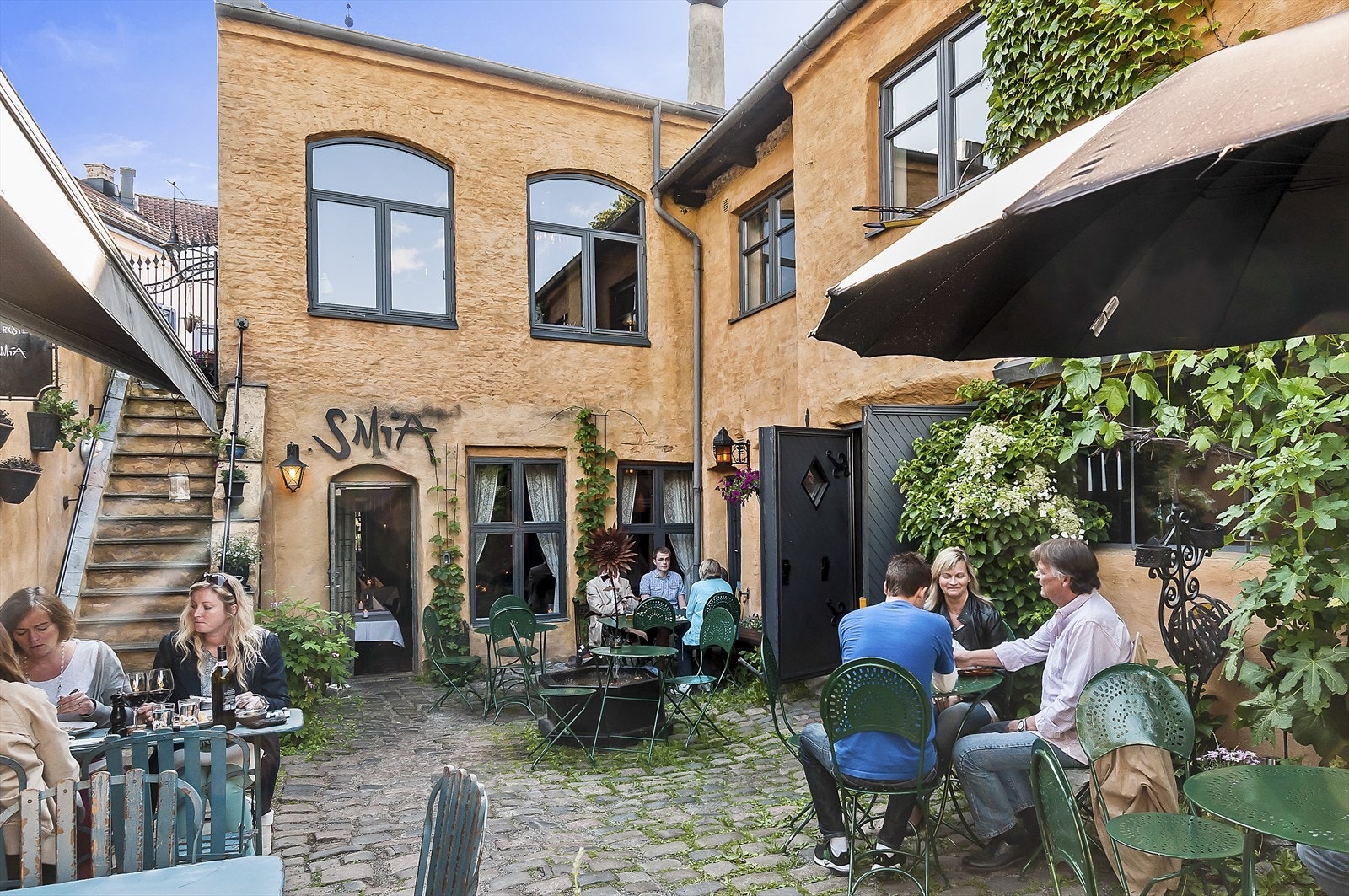 Smia er den lokale nabolagsrestauranten som byr på en herlig matopplevelse. Galleribilde