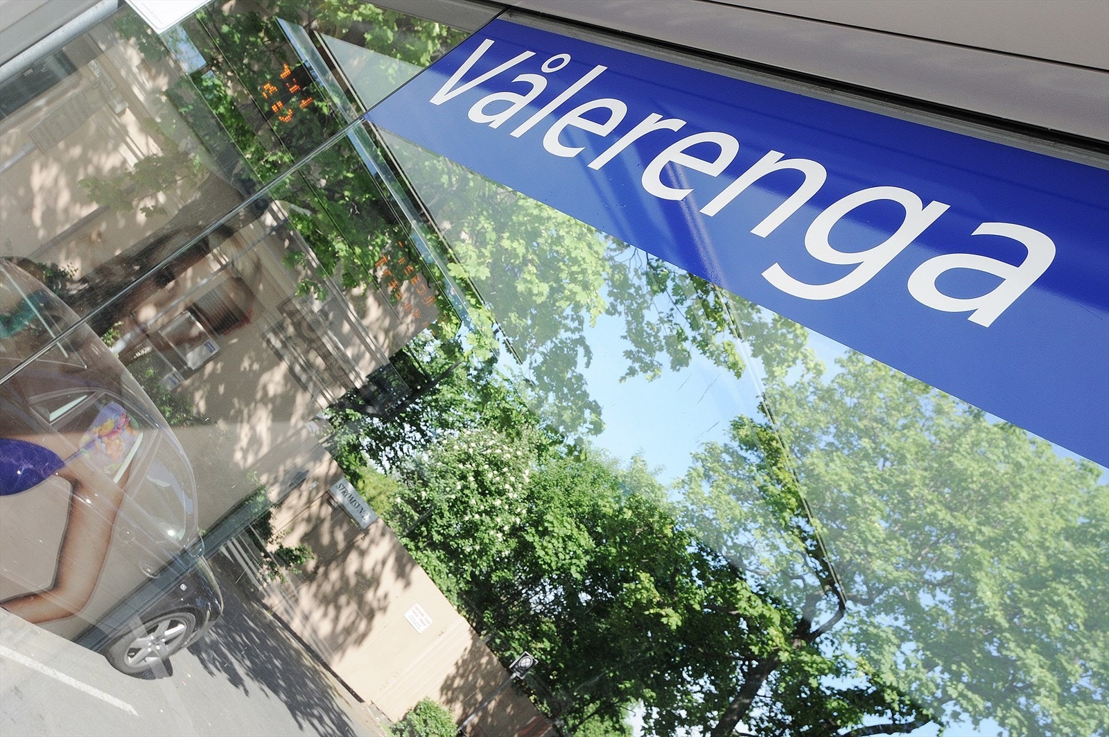 Området er kjent for sitt gode kollektivtilbud, med hele 24 ulike buss- og trikkelinjer tilgjengelig innen kort gangavstand. Bussholdeplass kun 2 minutter fra boligen. Galleribilde