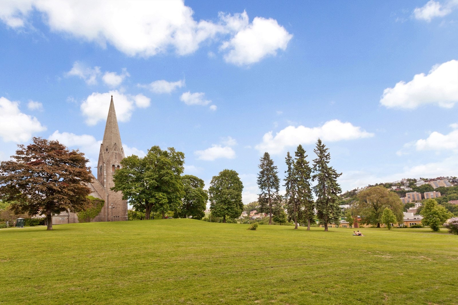 Her bor du i et grønt, rolig område med kort avstand til flotte grøntområder og Vålerenga Kirke. Galleribilde