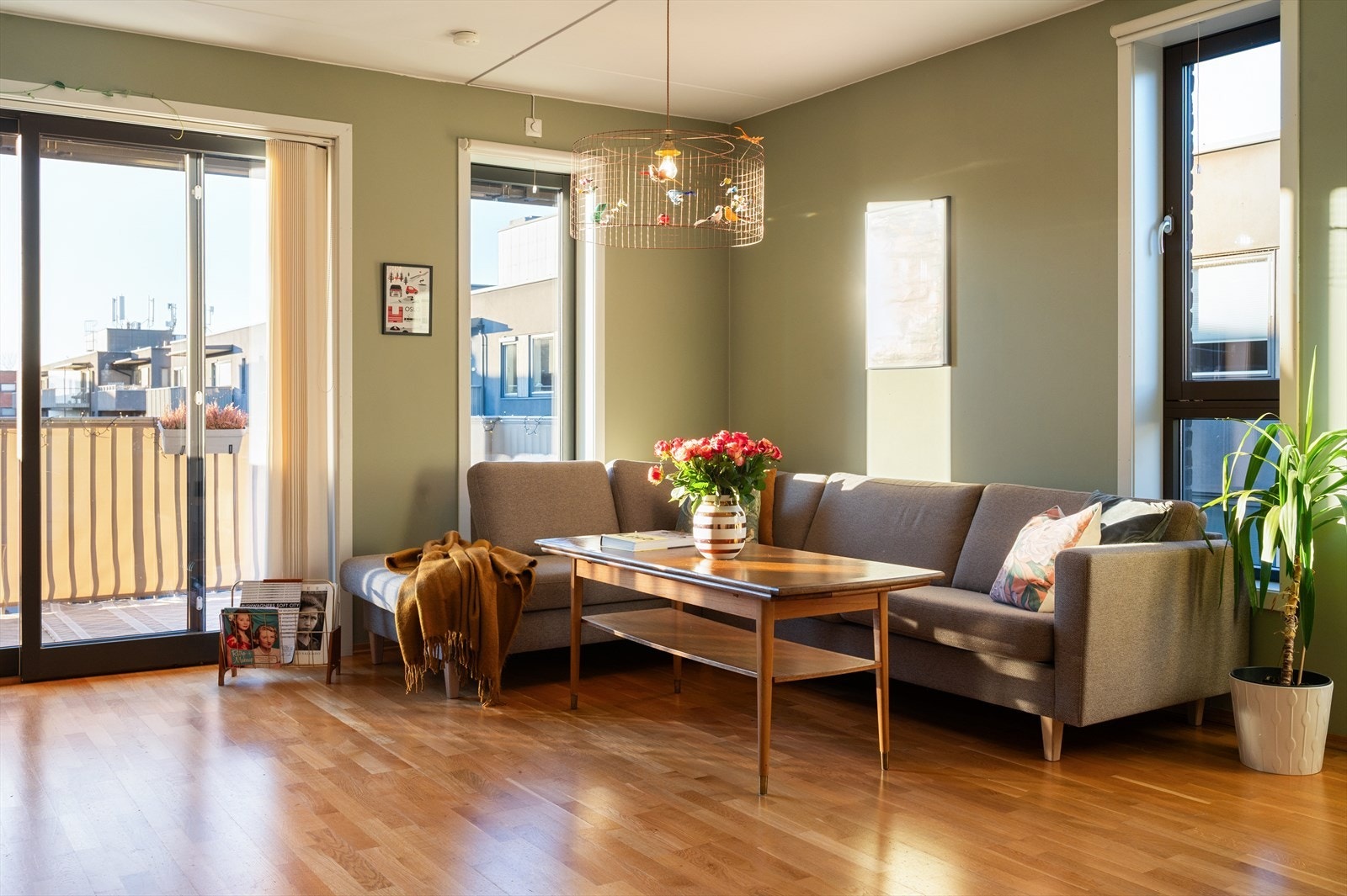 Dette er flott 4-roms topp-/endeleilighet med solrik sydvestvendt balkong, god planløsning og moderne standard. Galleribilde