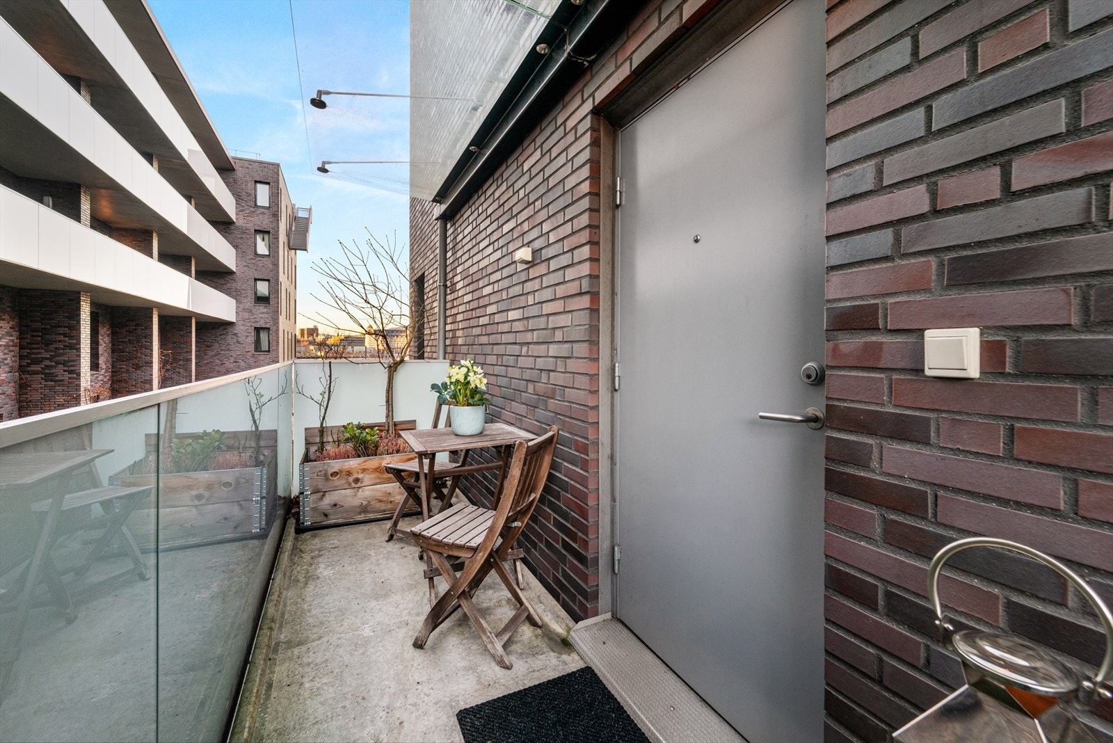 Boligen har egen inngang. Galleribilde