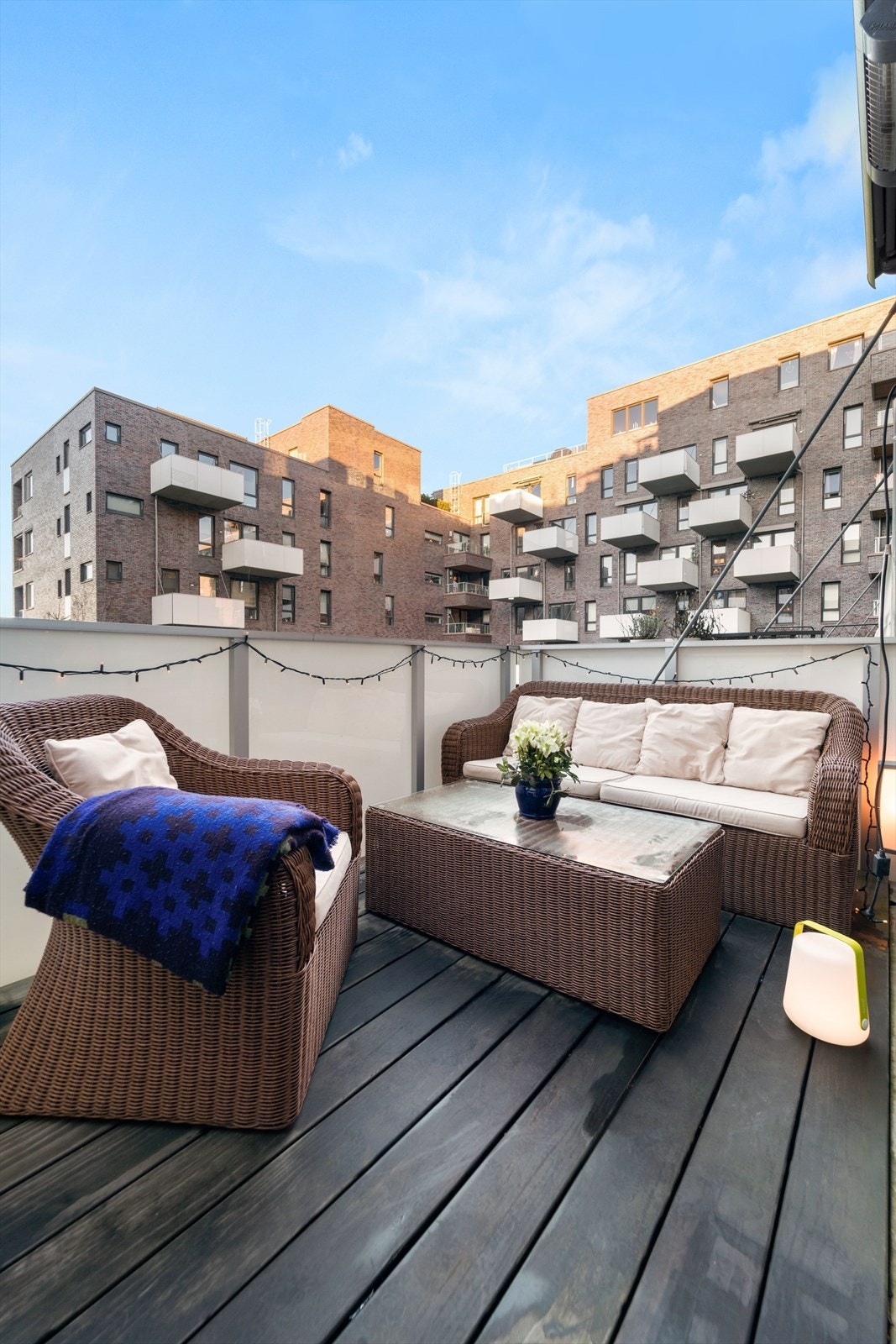 Her er det god plass til utemøbler og grill - et perfekt sted for avslapning og hyggelige sammenkomster. Galleribilde