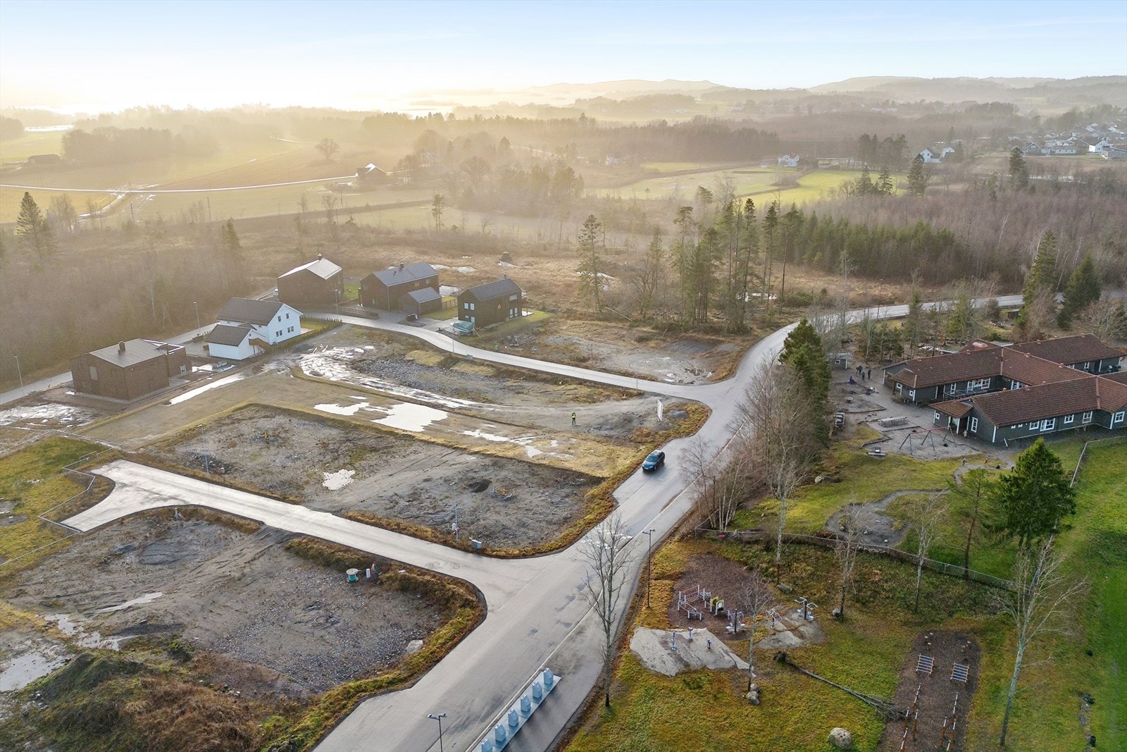 Flere boliger under utvikling, men en av få private tomter. Galleribilde