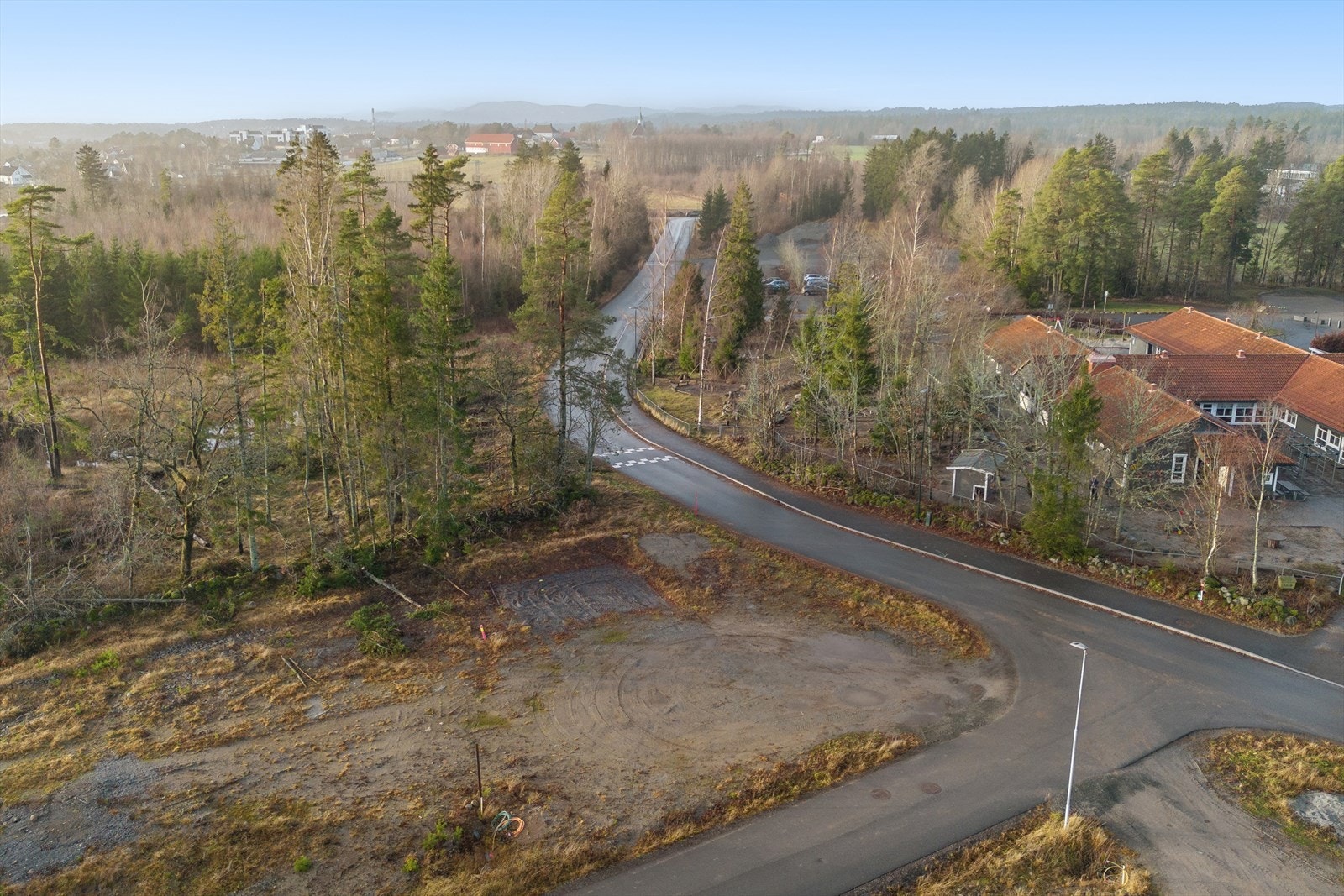 Plassering først i feltet på hjørne, gir lite innsyn. Galleribilde