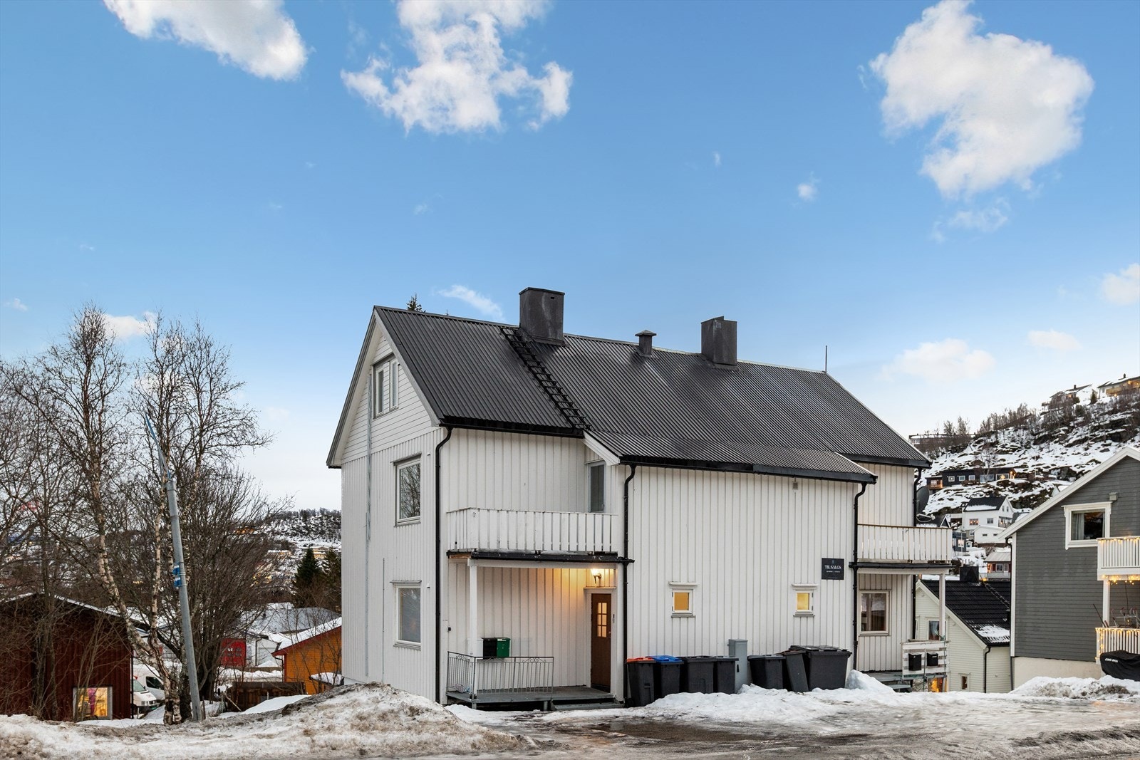 Området er sentralt og godt utbygget med gangavstand til dagligvare, bakeri og øvrige servicetilbud. Galleribilde