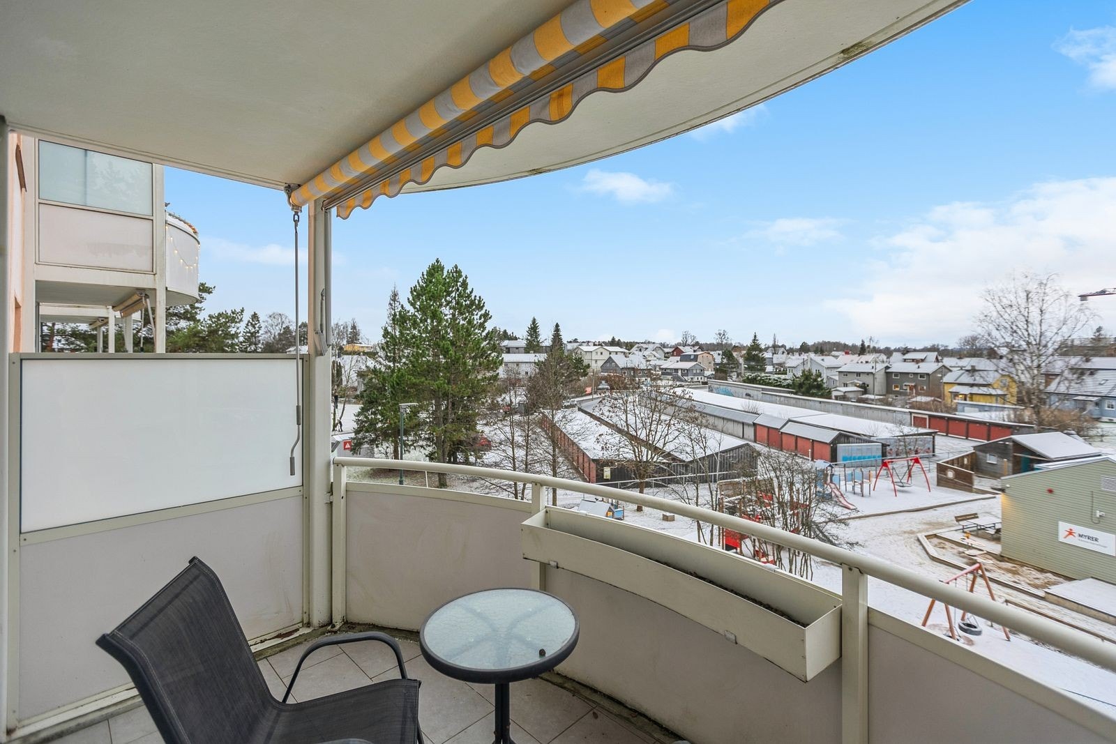 Balkong med gode solforhold Galleribilde