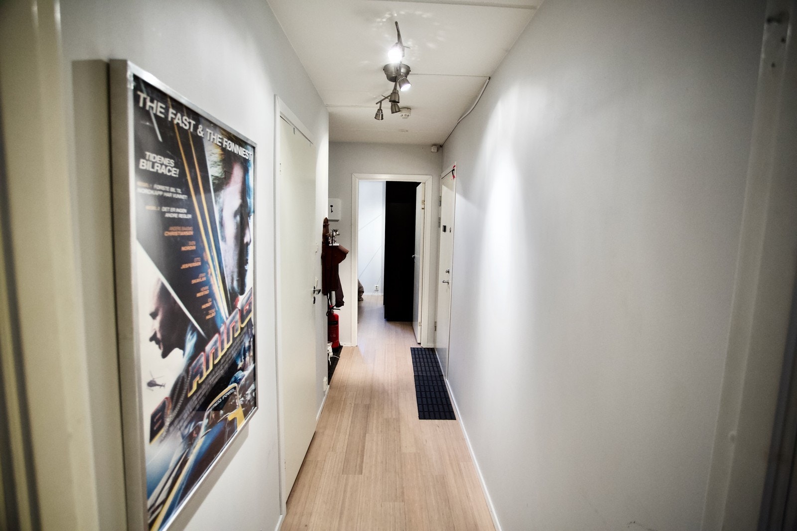 Entrè med god plass til klær og sko. Galleribilde