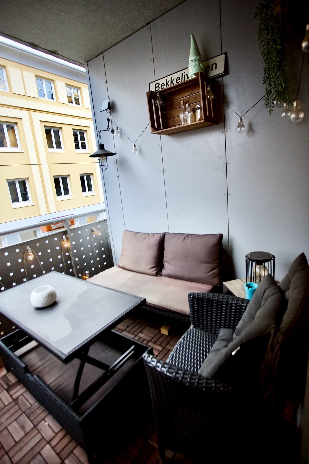 Fra stuen er det utgang til solrik balkong Galleribilde