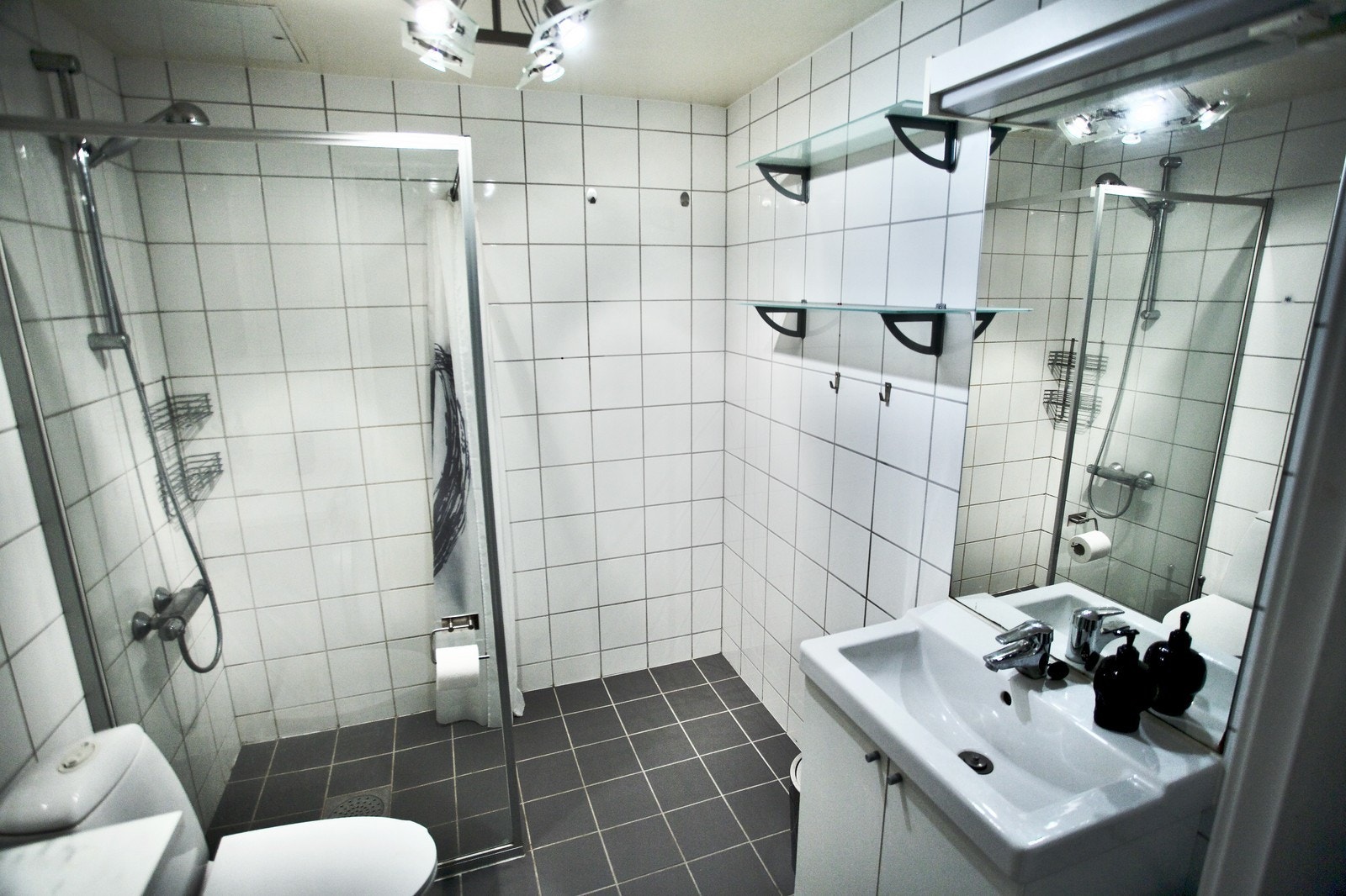 Stort bad med varmekabler. Galleribilde