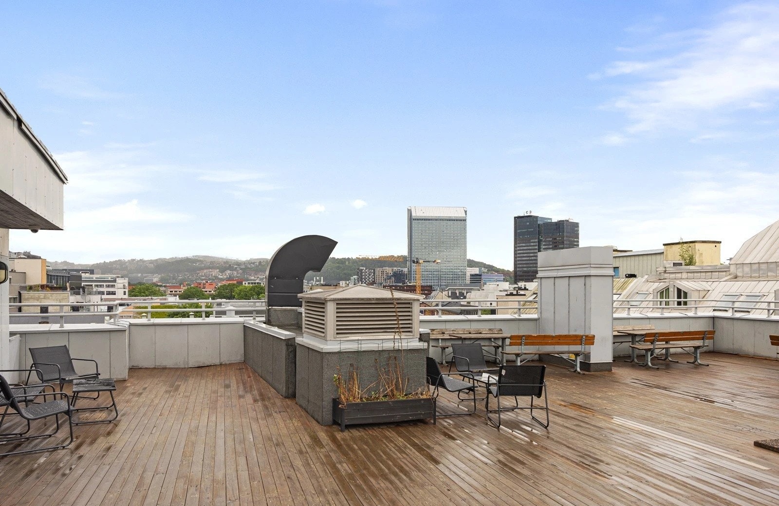 Tilgang til felles takterrasse med gode solforhold og flott utsikt Galleribilde