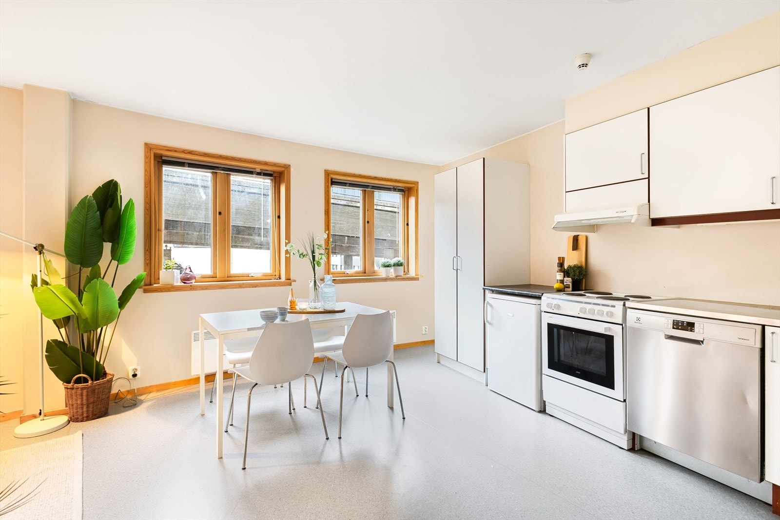 Del av stue og kjøkken Galleribilde