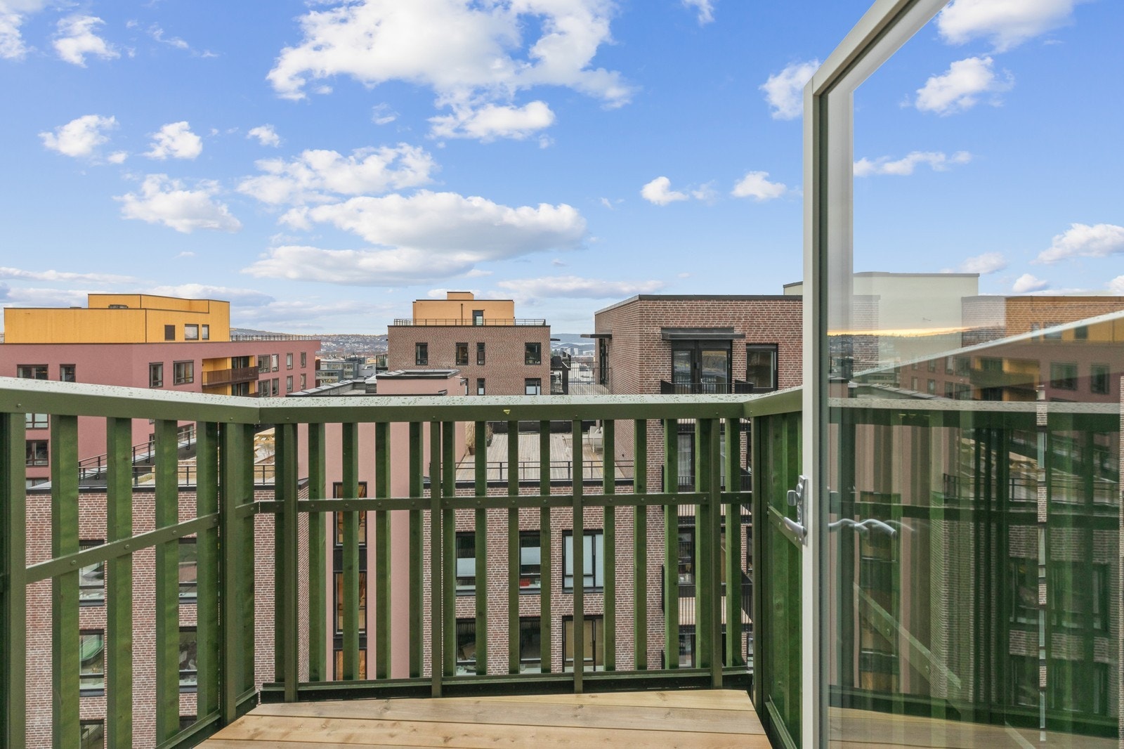 Fra stuen er det utgang til balkong Galleribilde