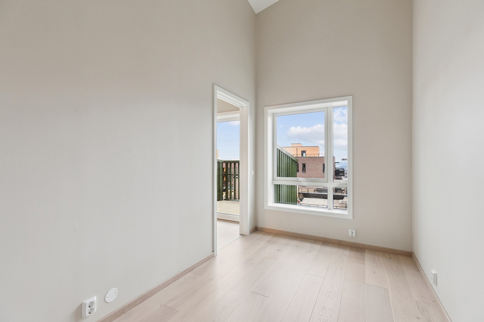 soverom- her er det også montert skap. Galleribilde