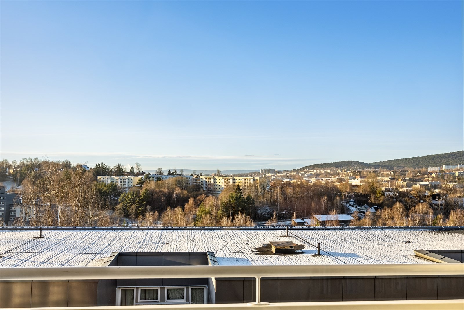 Her kan du nyte varme sommerdager utendørs med flott utsikt over Oslo. Galleribilde
