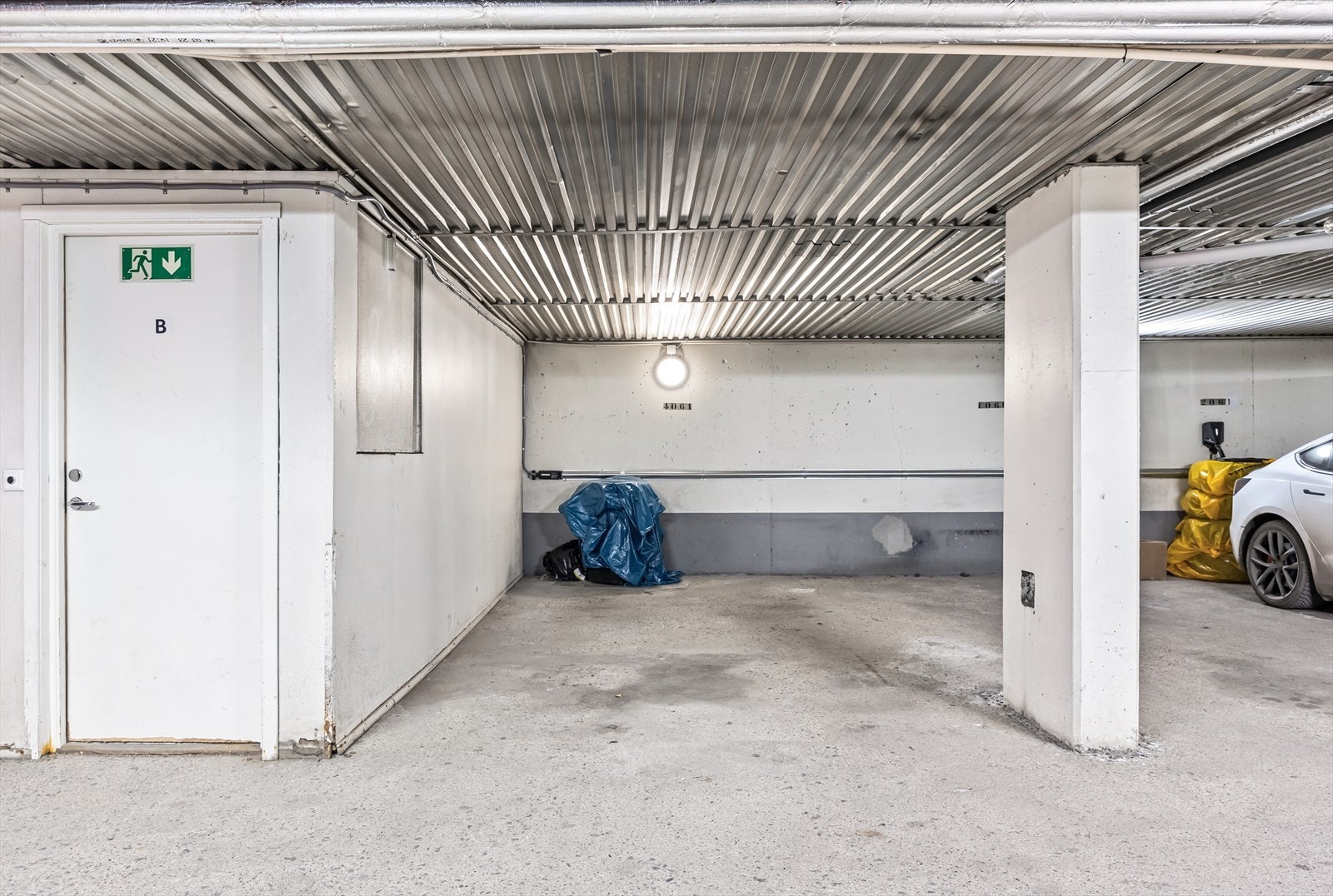 Leiligheten disponerer en biloppstillingsplass i felles garasjeanlegg. Galleribilde