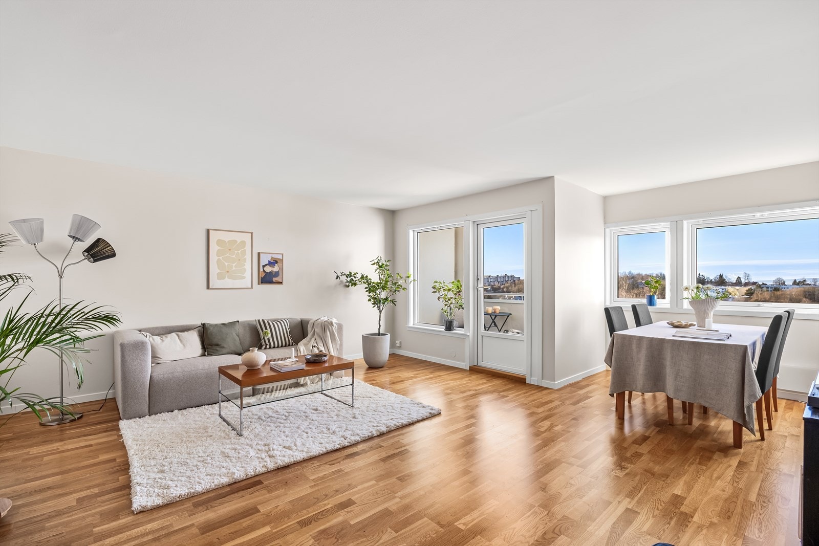 Dette er en lys og trivelig 2-roms andelsleilighet beliggende i byggets 4. etasje. Galleribilde