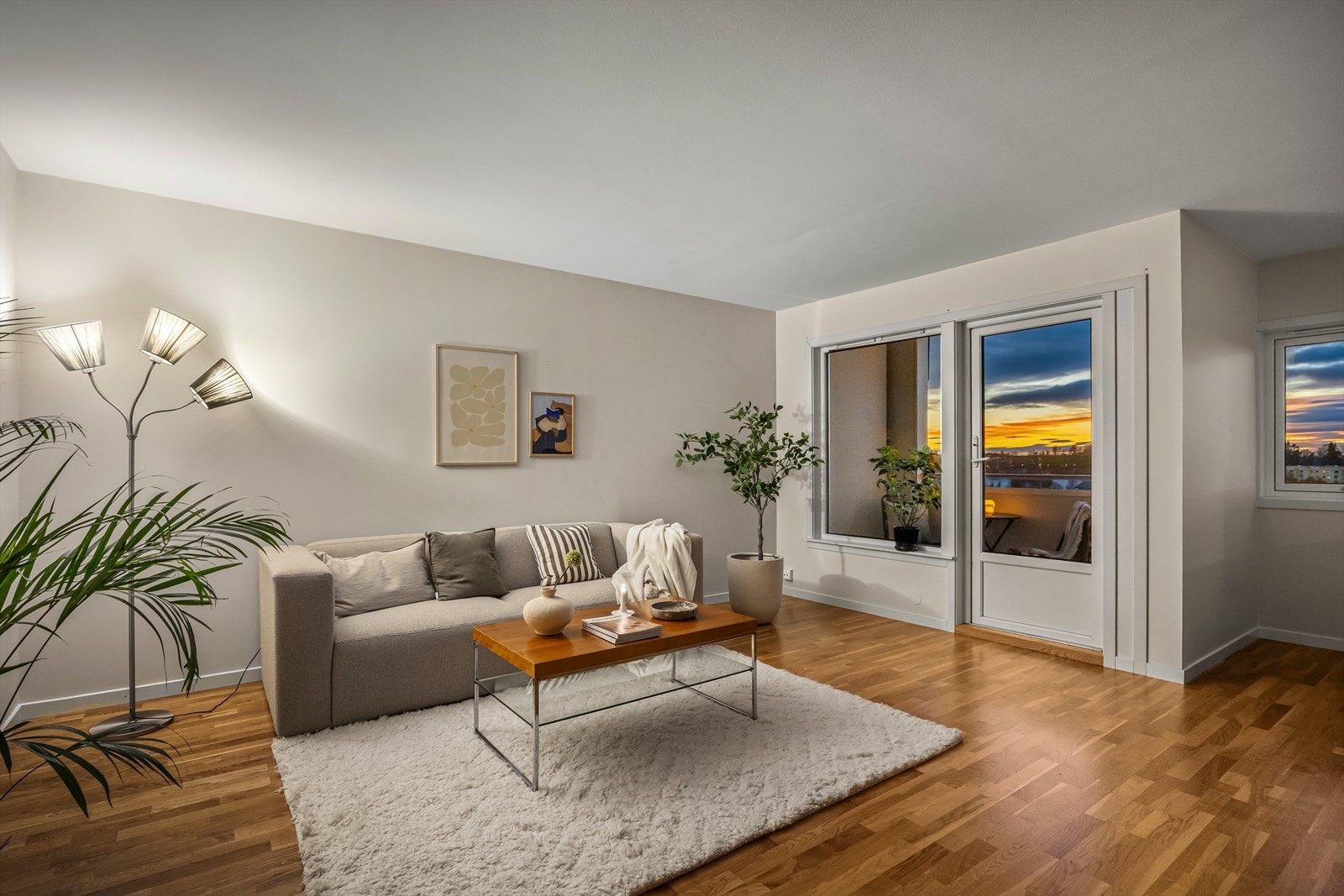 Stor og herlig stueavdeling med god møbleringsfrihet. Galleribilde