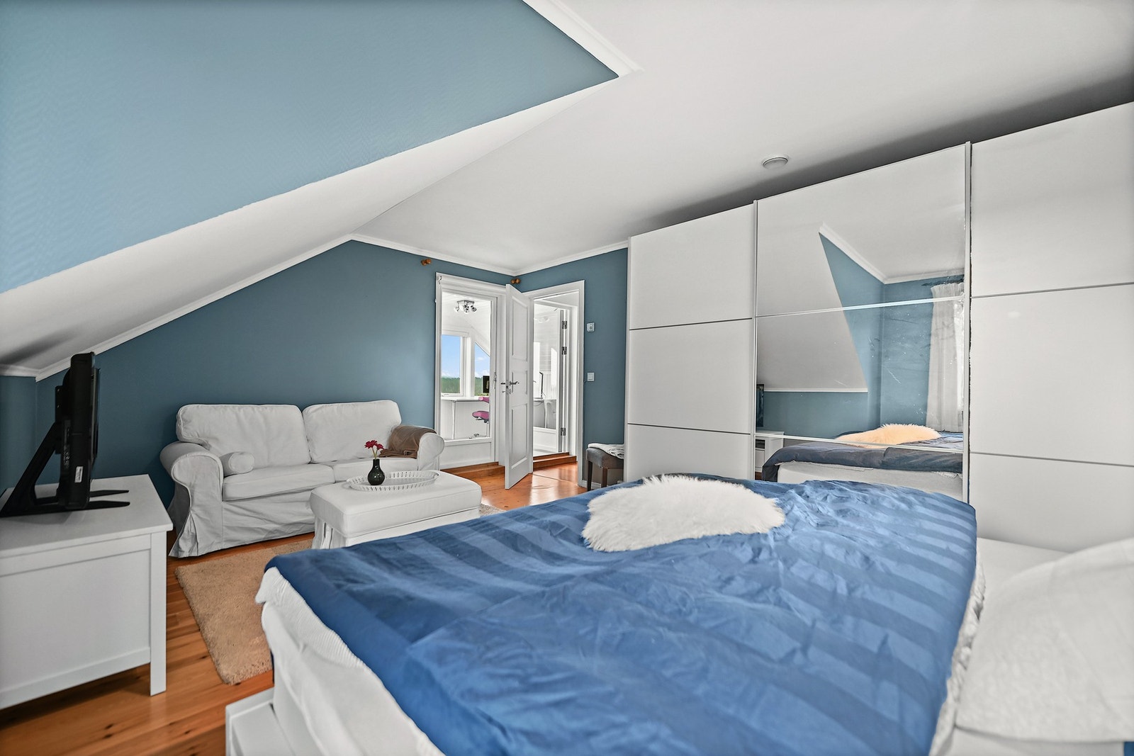 De to soverommene i 2. etasje er romslige. Galleribilde