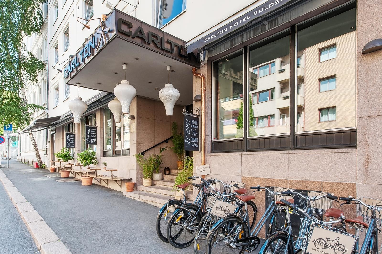 Restaurant, bar og hotell 2 minutter unna eiendommen Galleribilde