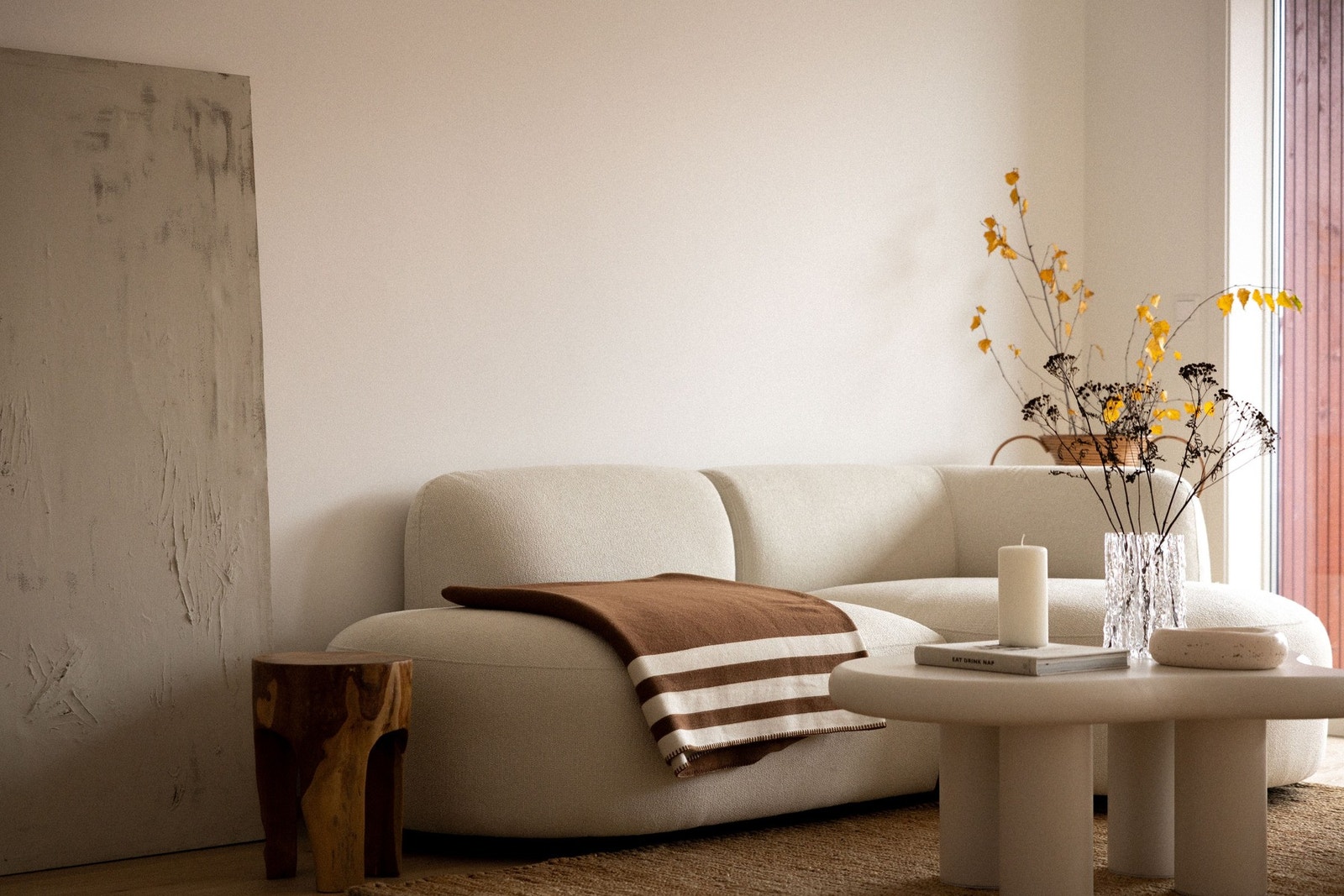 Vannbåren gulvvarme (i hovedsak) og et balansert ventilasjonsystem. Galleribilde