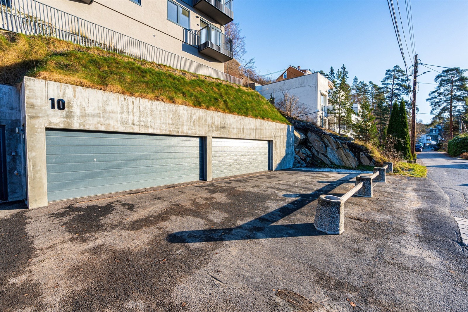 Denne leiligheten har medfølgende parkeringsplass utvendig på tomten. Se salgsoppgave for nærmere informasjon. Galleribilde