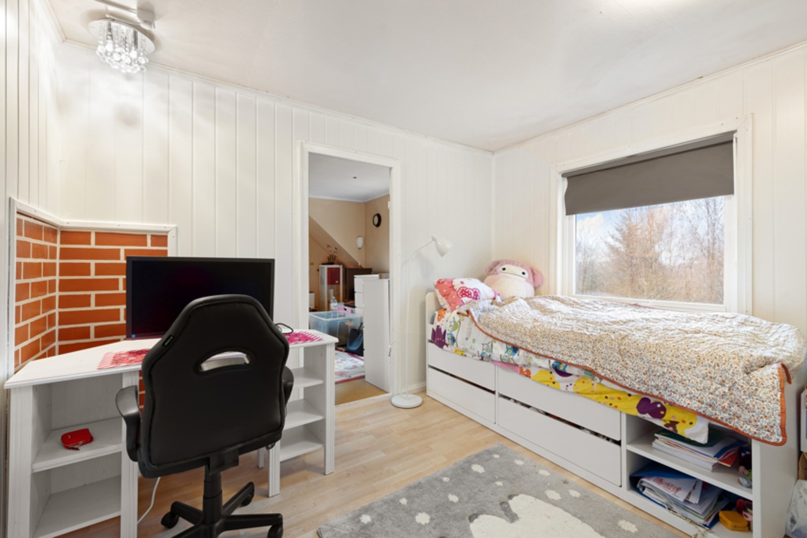 Det siste soverommet måler ca. 9 kvm og passer ypperlig som barne- eller gjesterom. Galleribilde