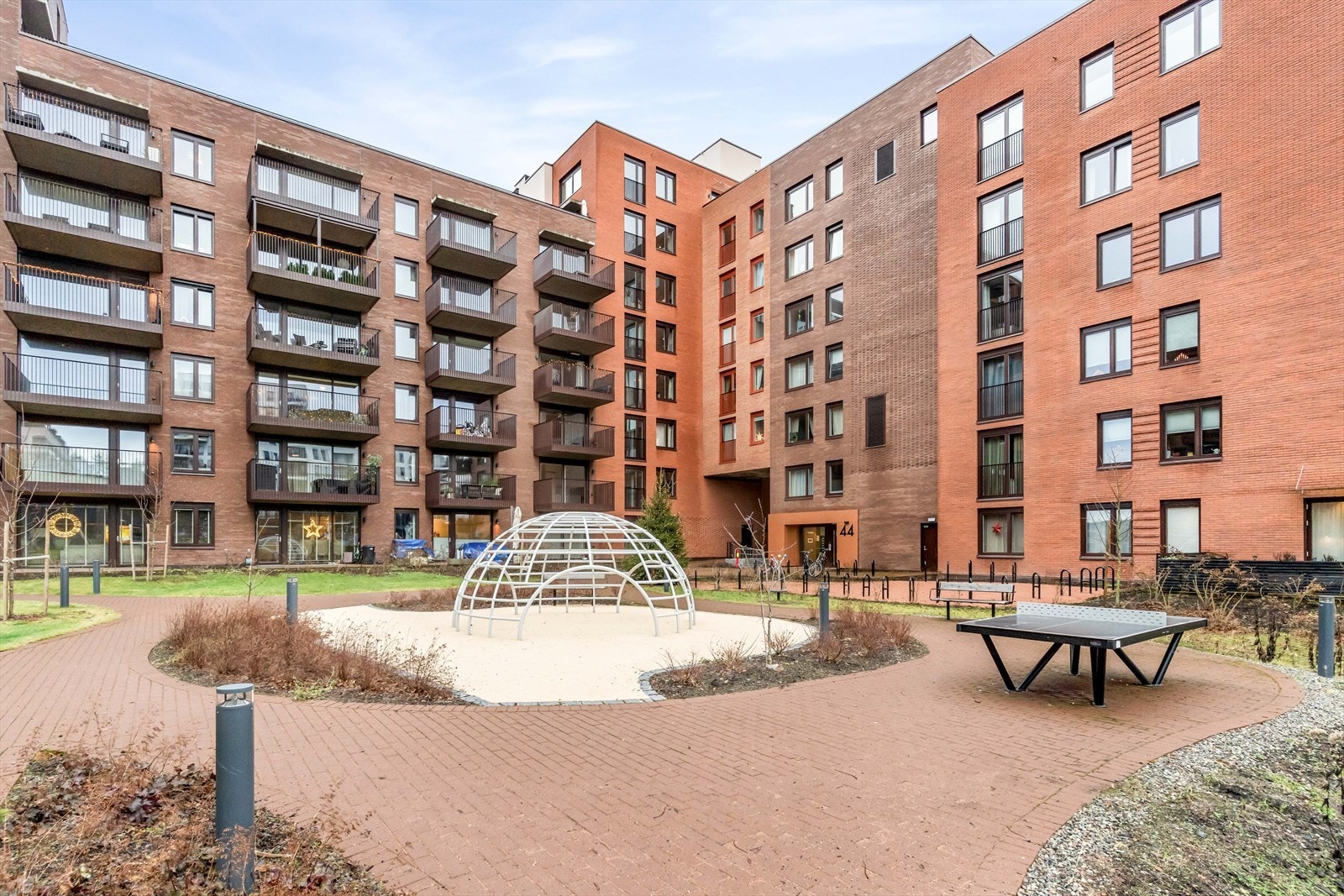 Det er fine fellesområder med stort fokus på grøntarealer og lek. Galleribilde