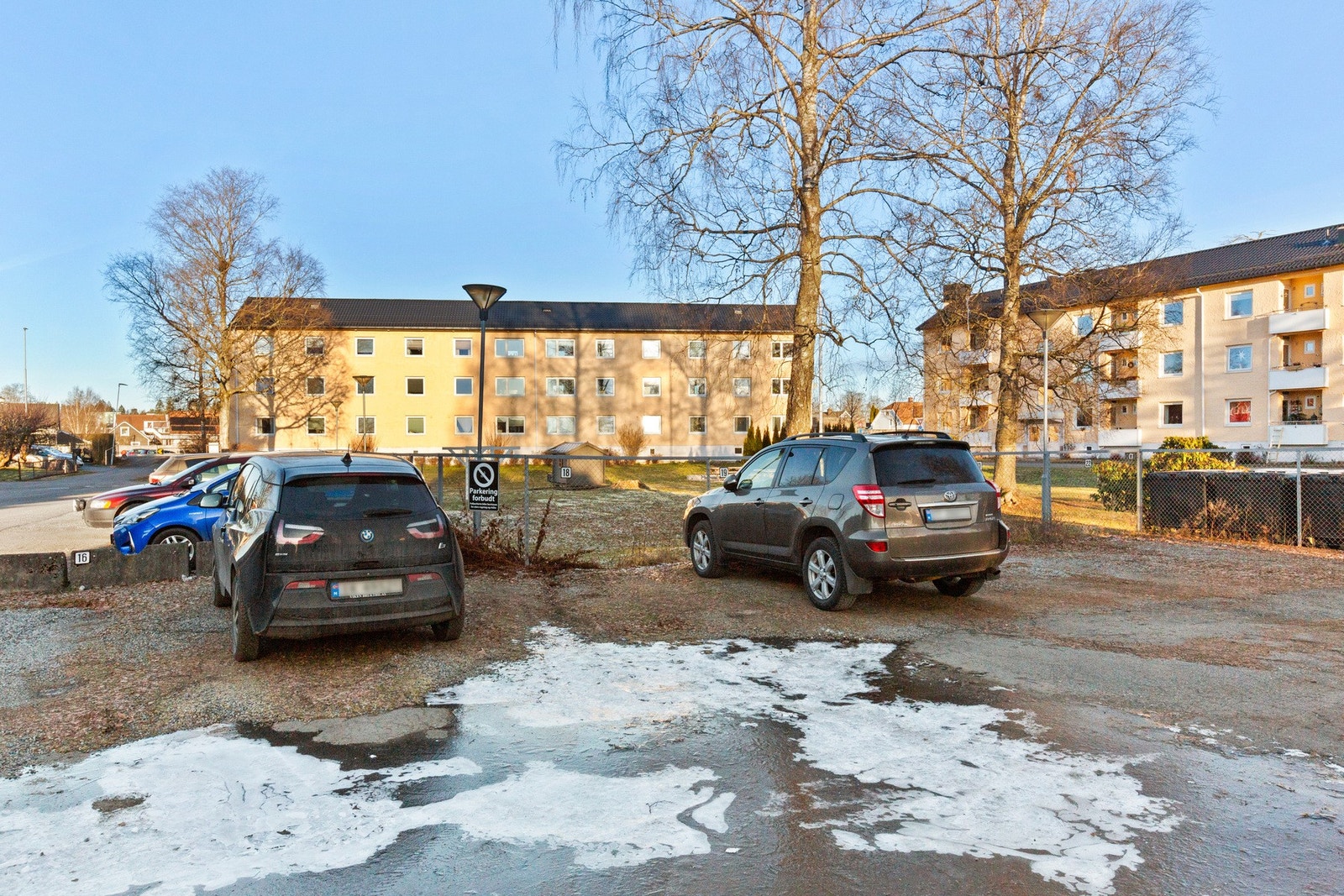 Biloppstillingsplass følger boligen. Galleribilde