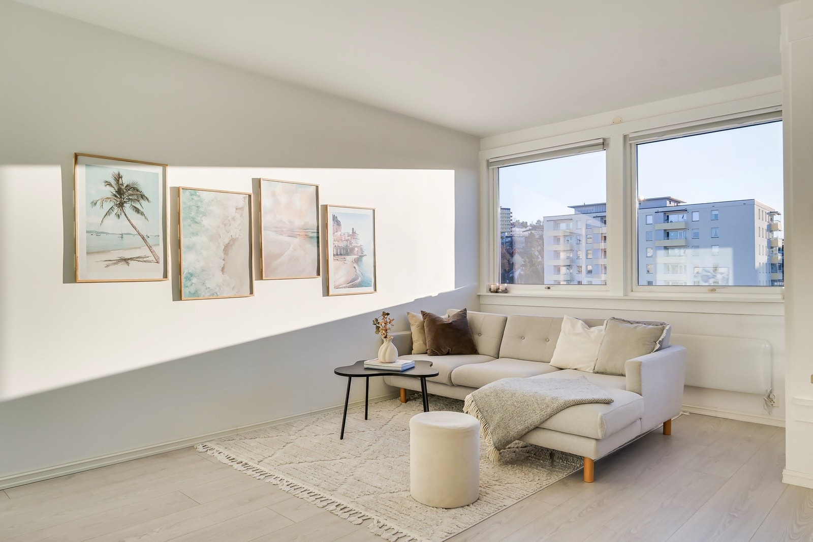 Her er god plass til sofagruppe med tilhørende møblement Galleribilde