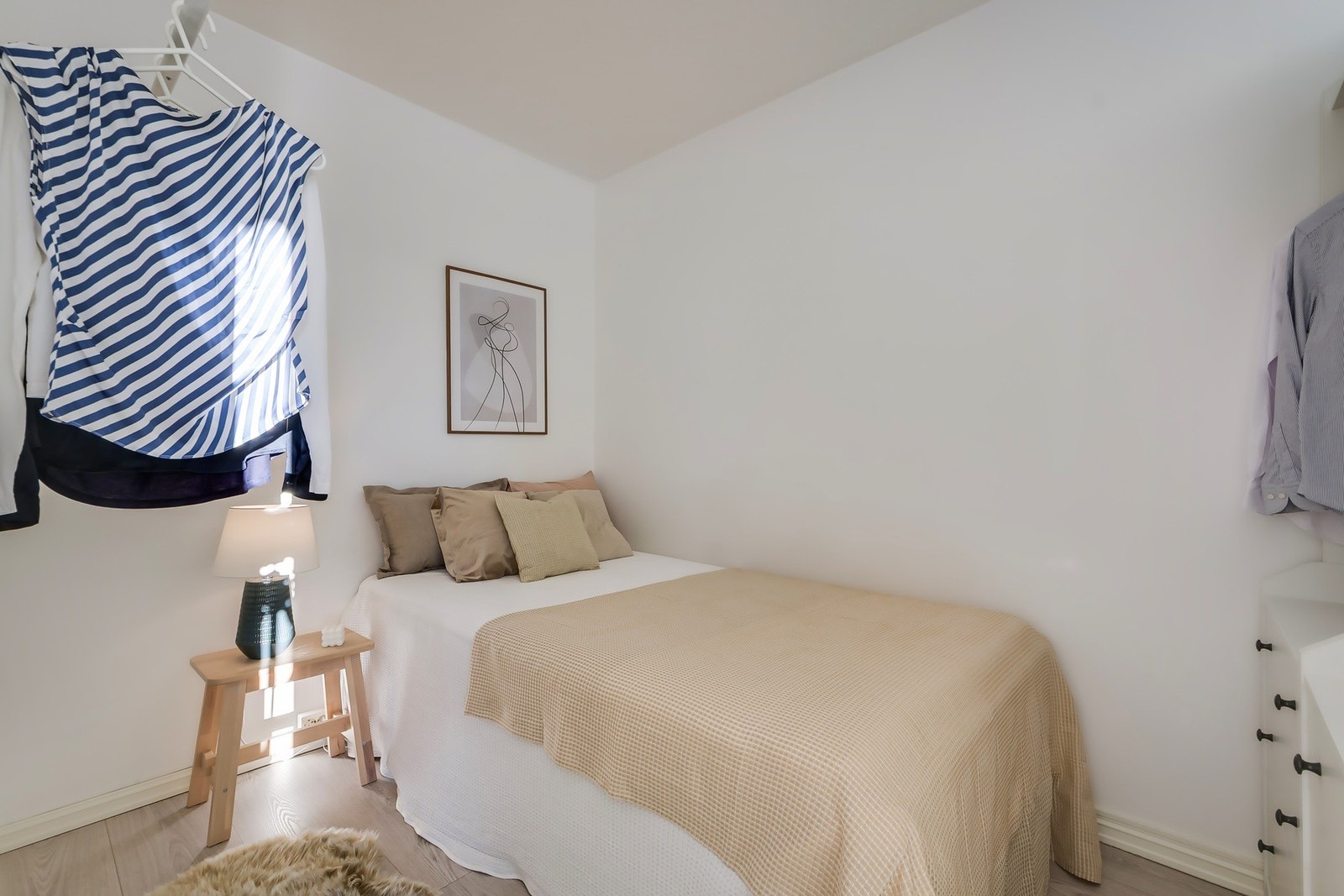 Sovealkove av god størrelse. Det er plass til seng og tilhørende nattbord Galleribilde